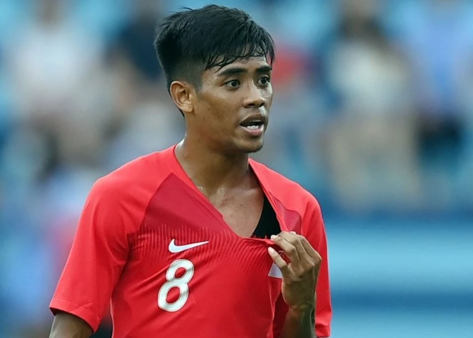 U23 Singapore rach ao anh 2