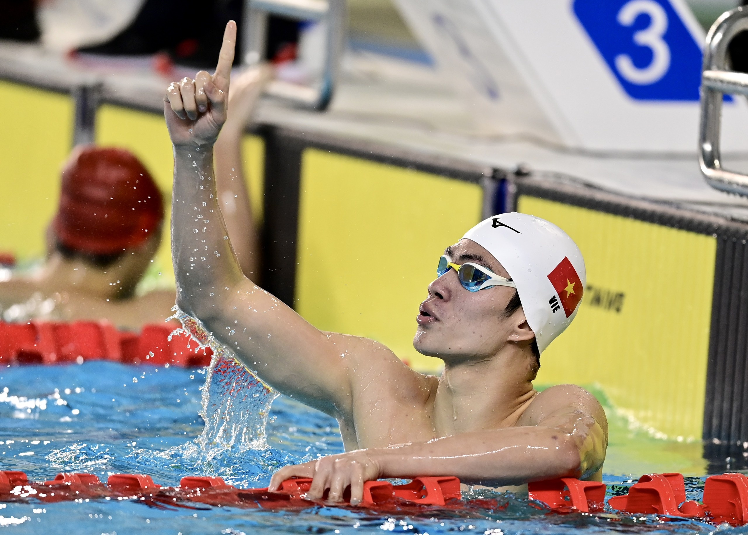Hung Nguyen pha ky luc SEA Games, gianh HCV 400 m hon hop hinh anh