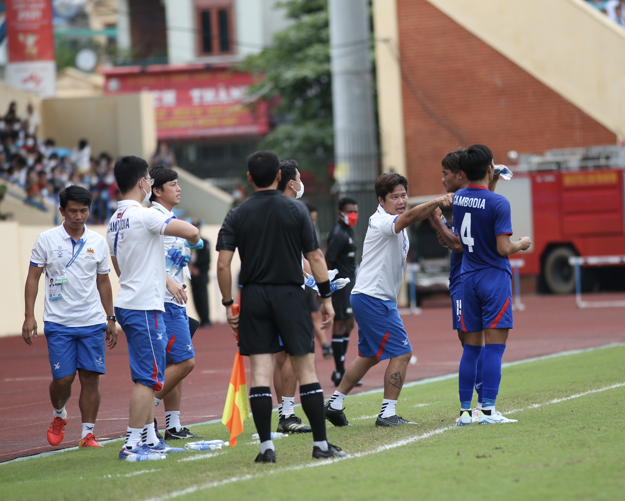 HLV Honda khong hai long voi hoc tro anh 5