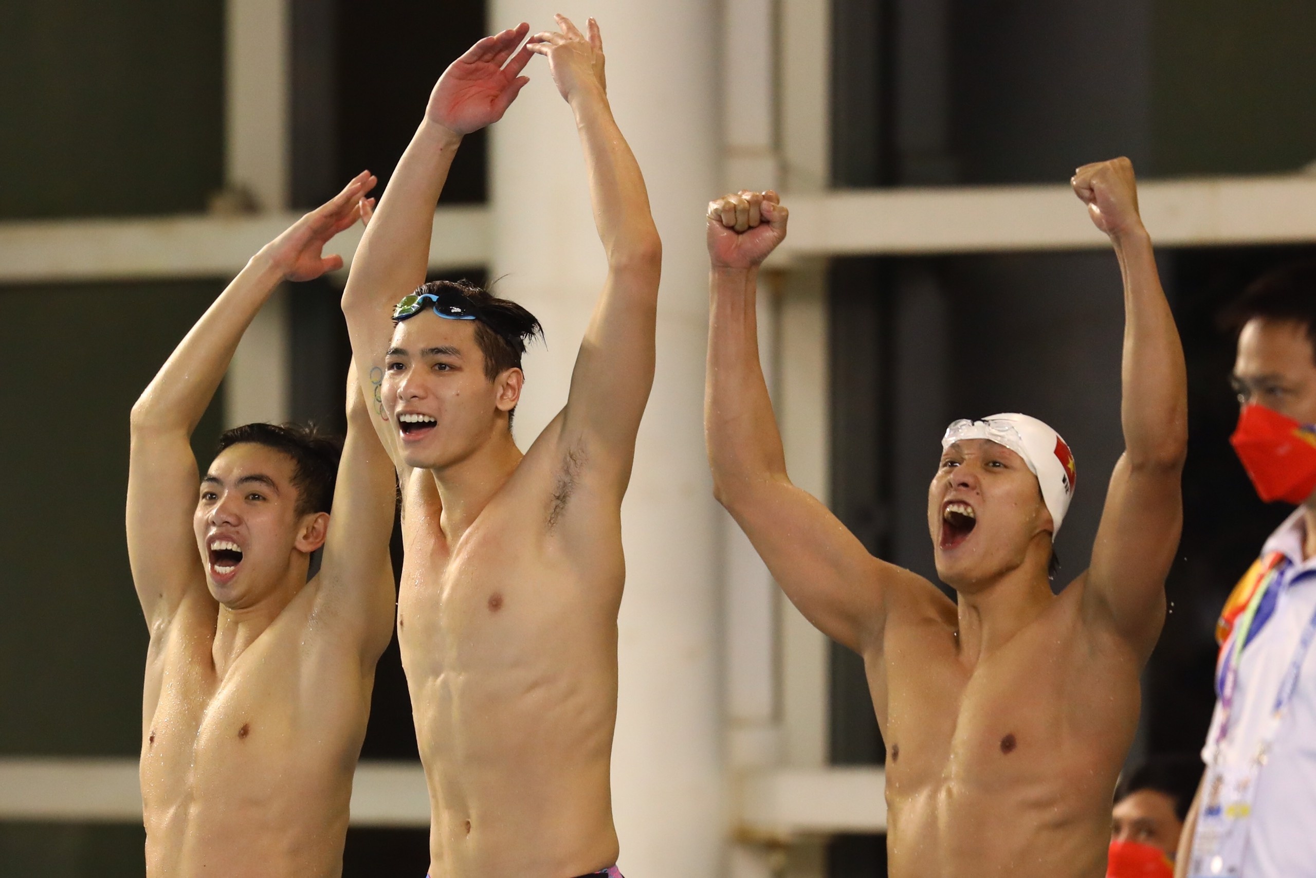 Doi boi nam 4x200 m tu do Viet Nam pha ky luc SEA Games hinh anh