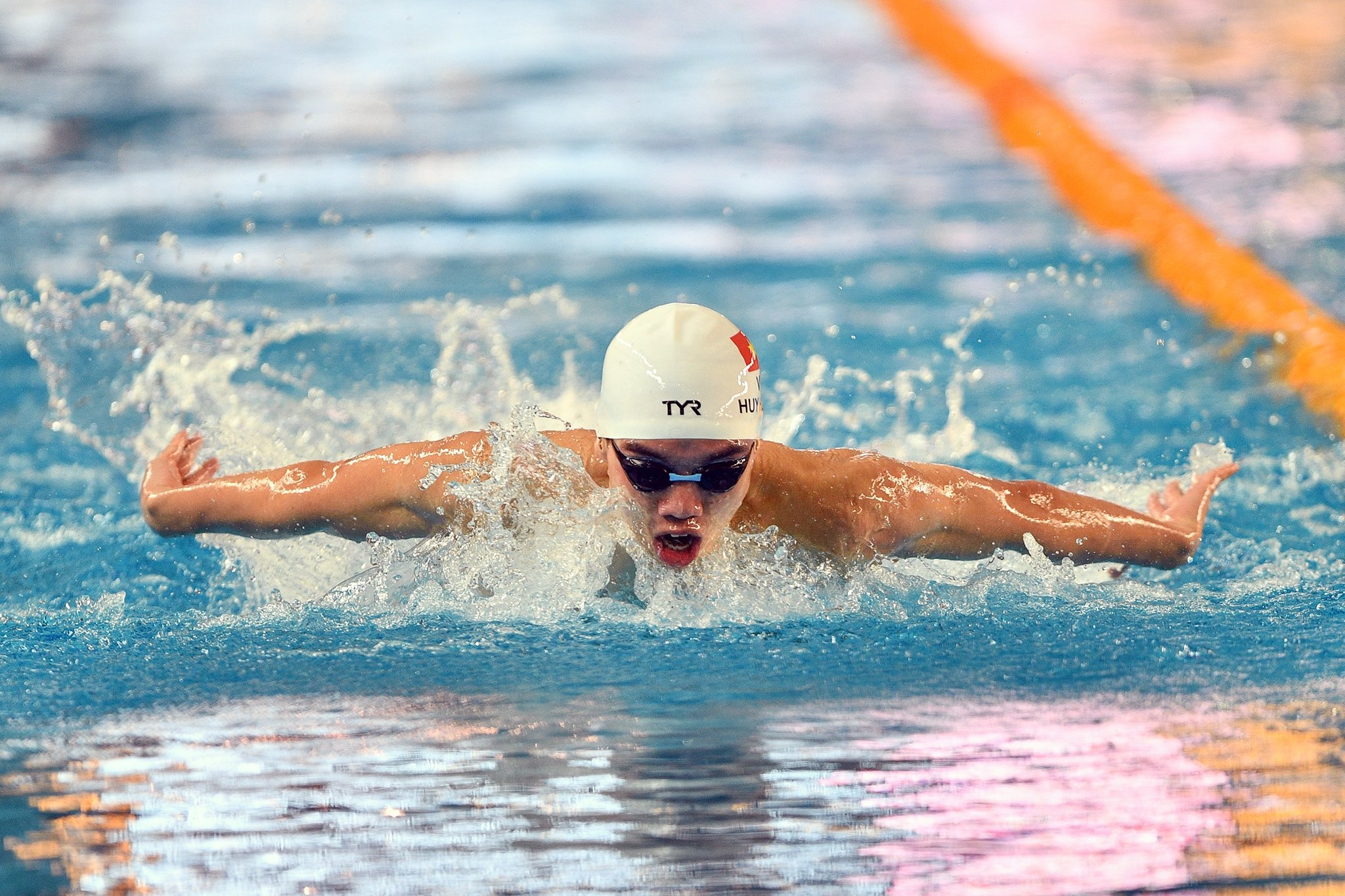 Huy Hoang gianh them 2 HCV boi trong chieu 19/5 hinh anh