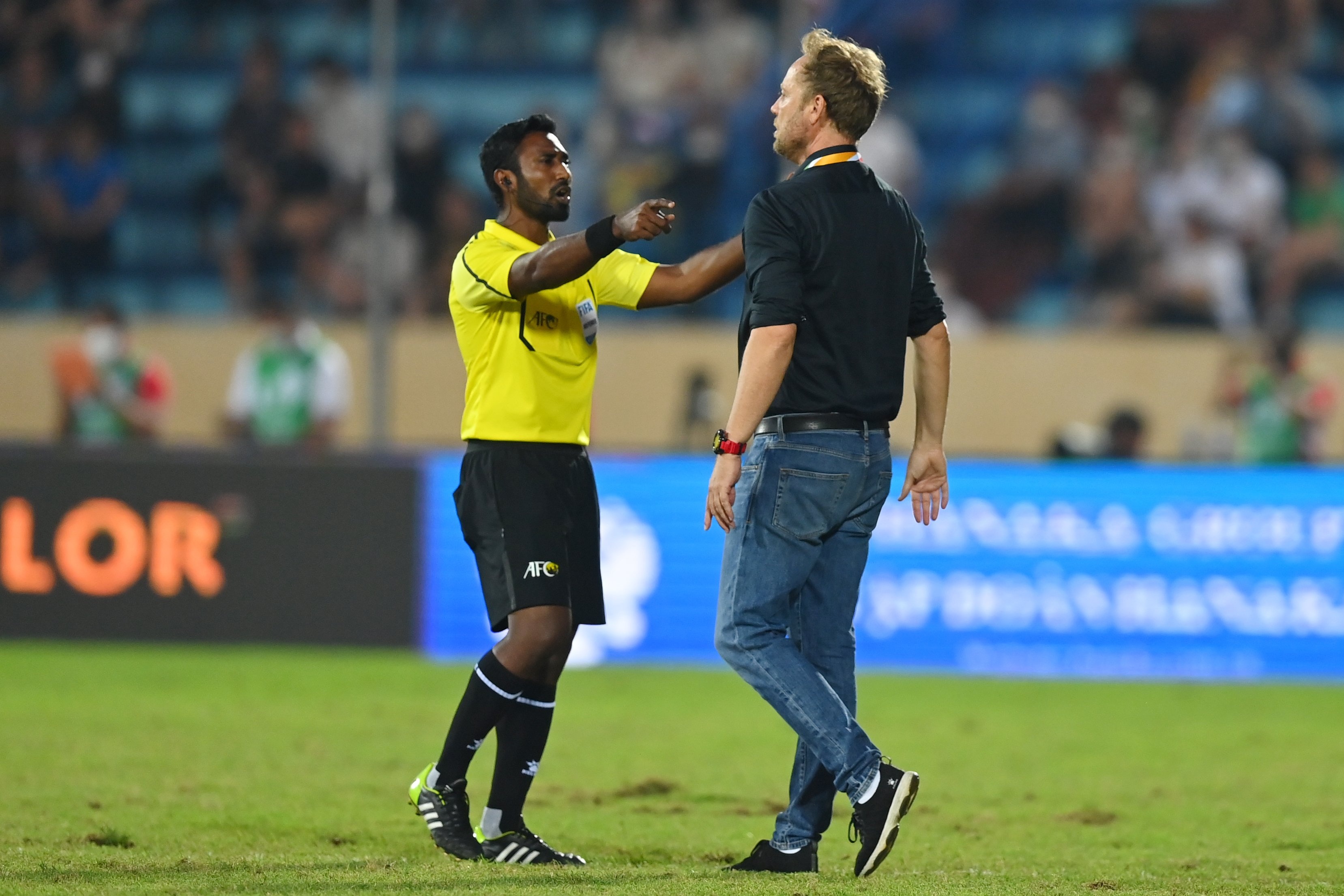 4 the vang trong 3 phut o tran Thai Lan gap Indonesia anh 7