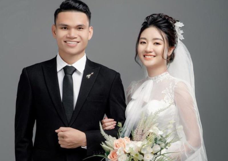 Bui Tien Dung va lua U23 Thuong Chau len xe hoa anh 8