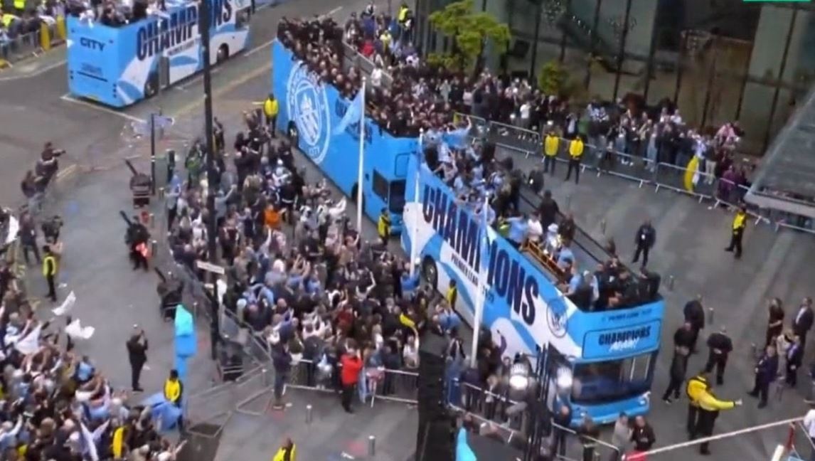 Man City bi che nhao vi le ruoc cup thua thot CDV hinh anh