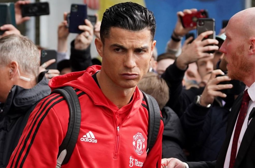 Hanh dong trai nguoc cua Ronaldo sau tran thua Brighton 0-4 hinh anh