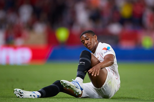 Martial bi tra ve Man United anh 1