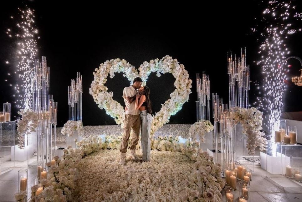 Rashford dinh hon voi ban gai anh 1