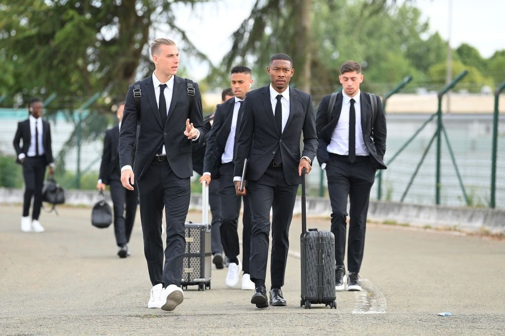 Dan sao Real do bo Paris anh 3