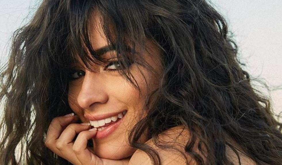 Camila Cabello bieu dien tai chung ket Champions League hinh anh