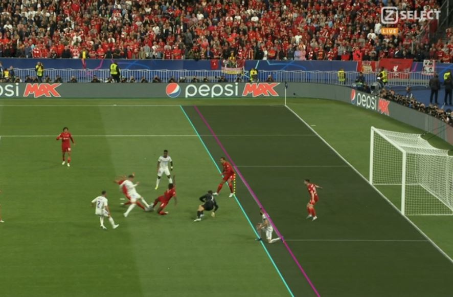 Alisson bo khung thanh khien Benzema viet vi anh 1