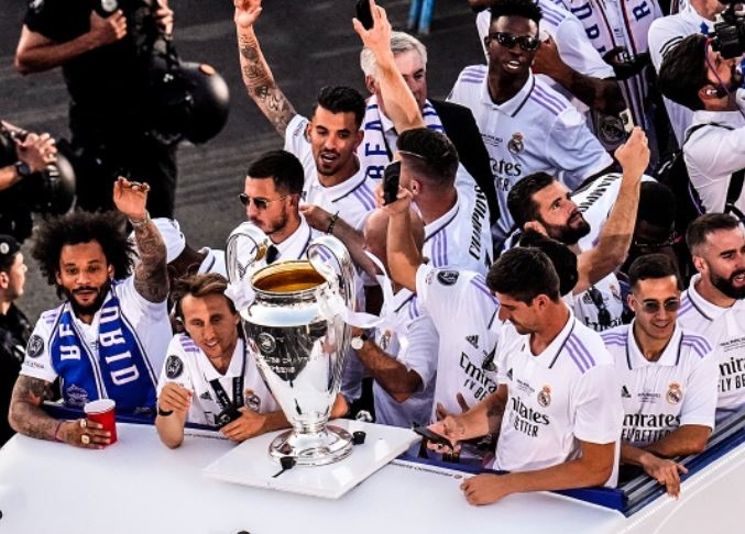 Hazard lam nuc long CDV Real trong le an mung vo dich Champions League hinh anh