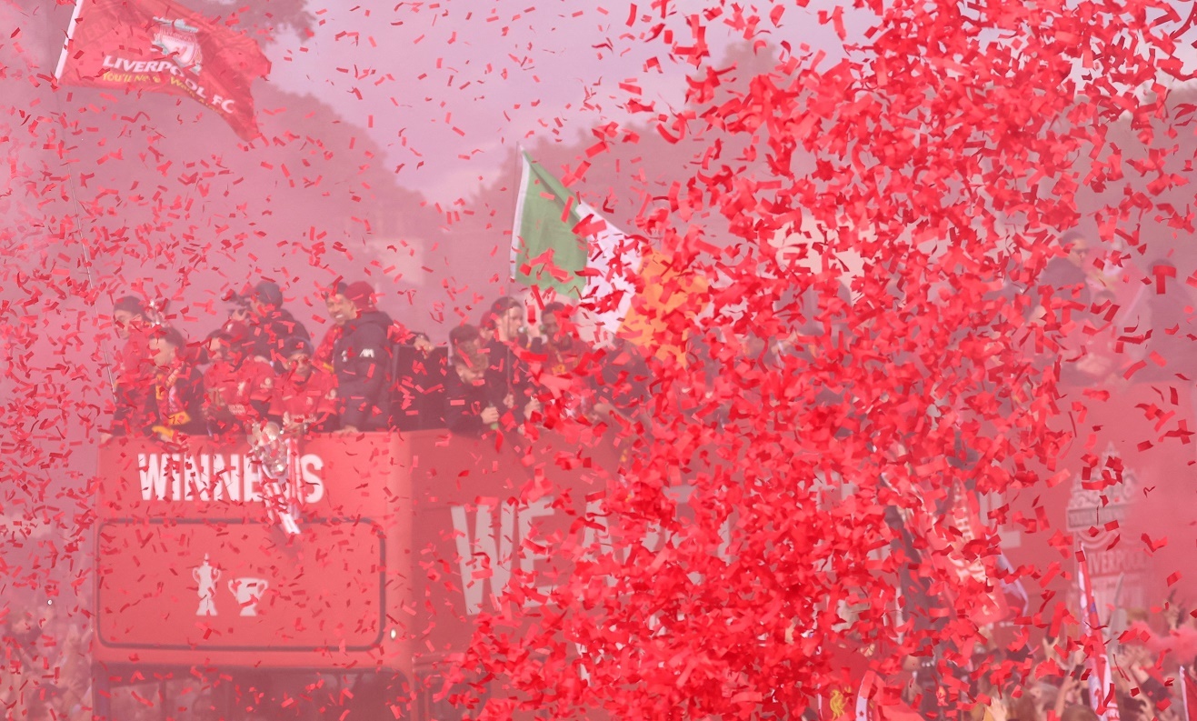 Cam xuc lan lon trong le ruoc cup cua Liverpool anh 9