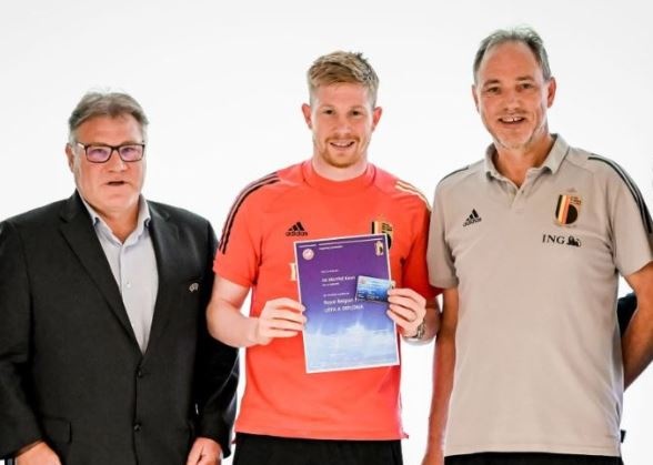 De Bruyne duoc UEFA cap chung chi huan luyen vien hang A hinh anh