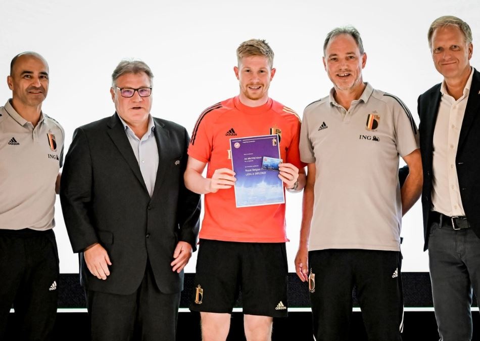 De Bruyne duoc UEFA cap chung chi HLV hang A anh 1