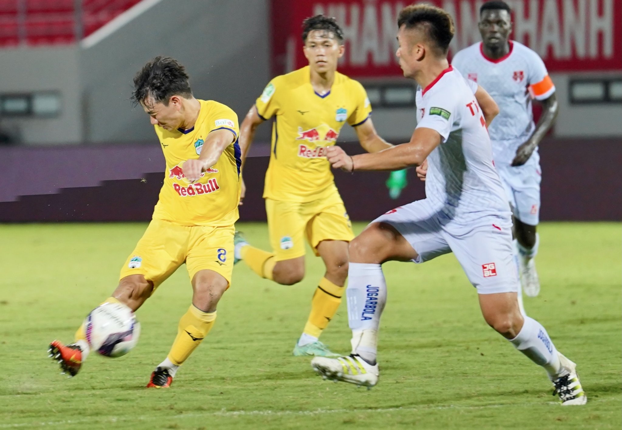 Ngay toi te cua Cong Phuong va HAGL anh 2