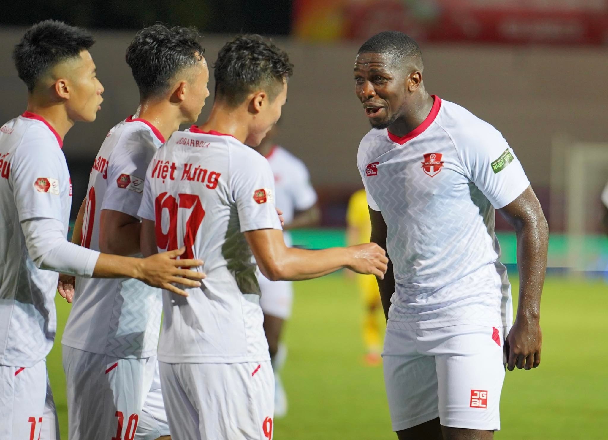 Xuan Truong mac loi khien HAGL thua dam Hai Phong anh 1