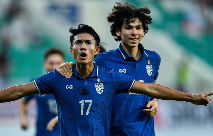 U23 Thai Lan day Viet Nam xuong thu 3 sau tran thang dam Malaysia hinh anh