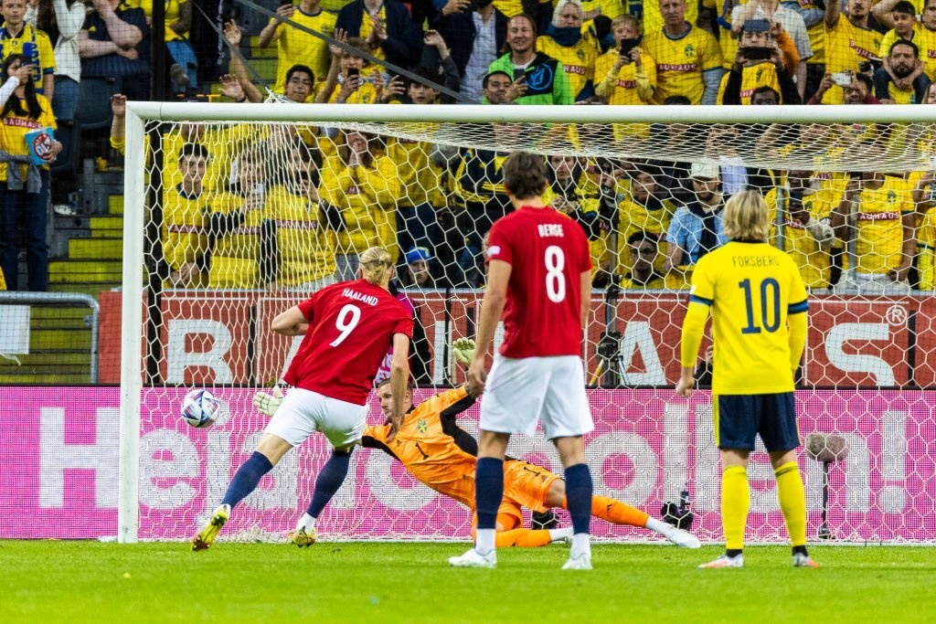 Haaland thang hoa tai UEFA Nations League anh 2