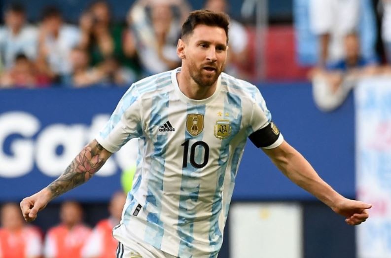 Messi lan dau ghi 5 ban trong mot tran cho tuyen Argentina hinh anh