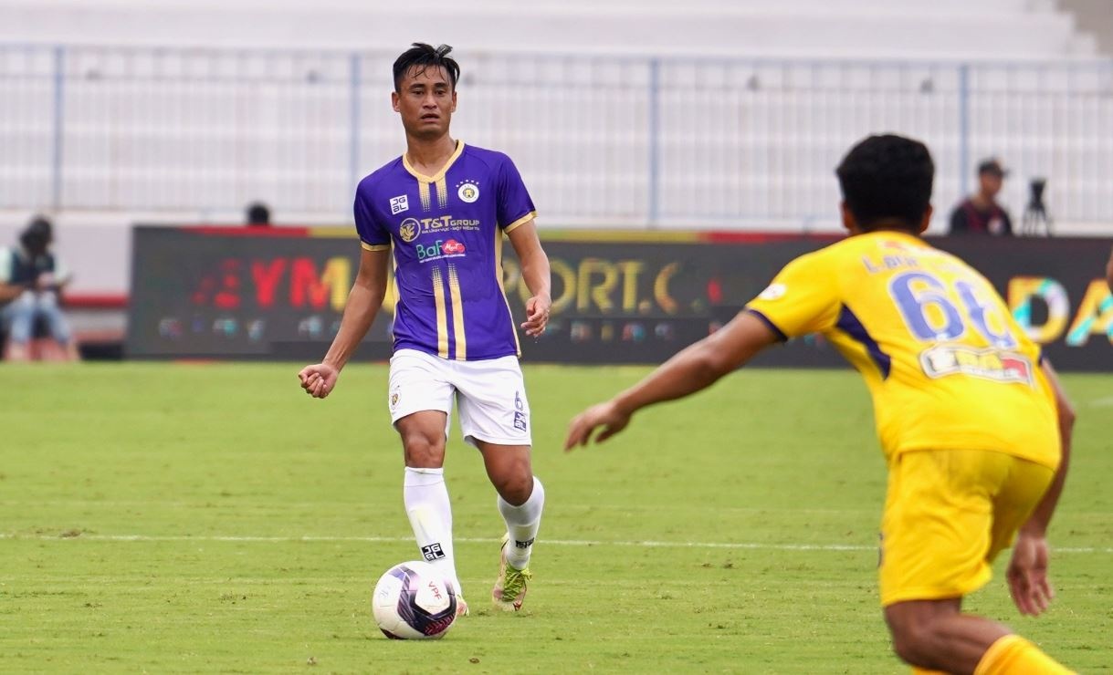 HLV Kiatisuk cuoi tuoi sau tran thua CLB Ha Noi anh 2