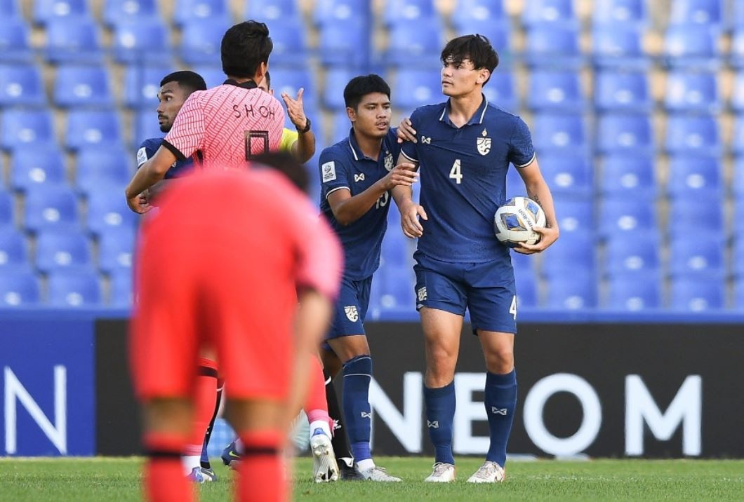 Trung ve thi dau tai chau Au bao hai U23 Thai Lan anh 1