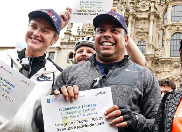 Ronaldo 'Beo' hoan thanh loi hua dap xe 500 km hinh anh