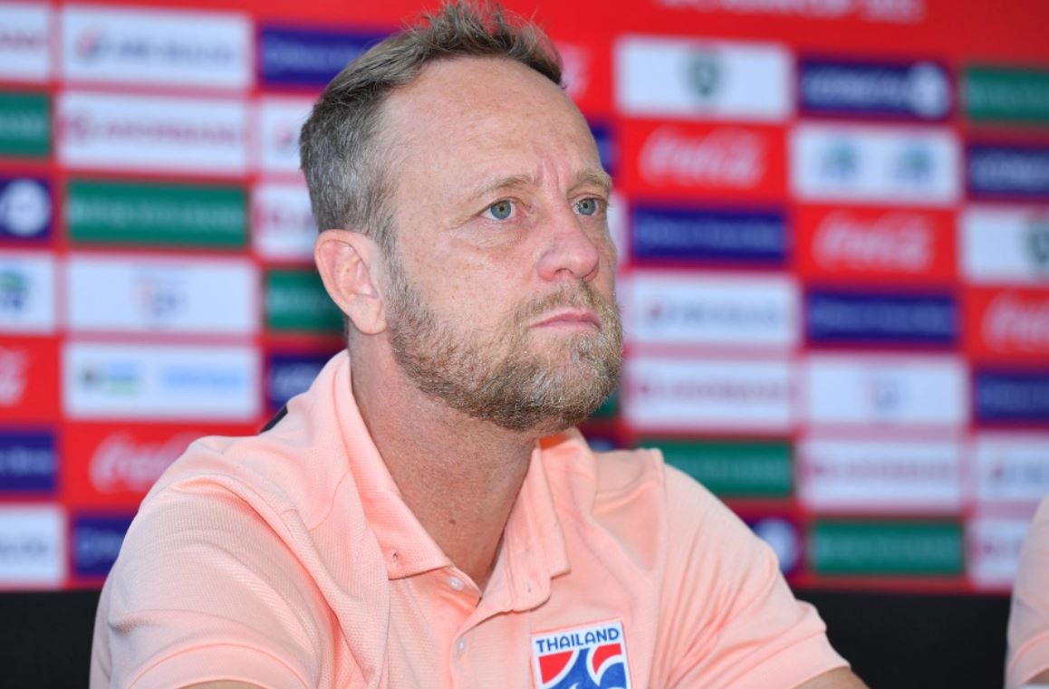 HLV Polking neu ly do 13 cau thu Thai Lan bi tieu chay hinh anh