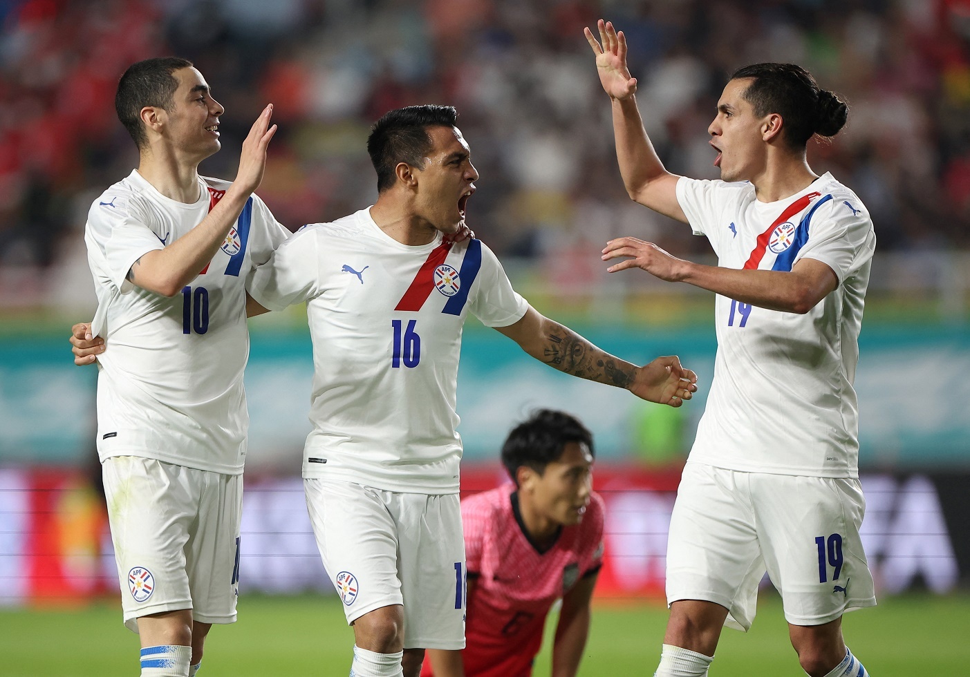 Son Heung-min da phat thanh ban o 2 tran lien tiep anh 6