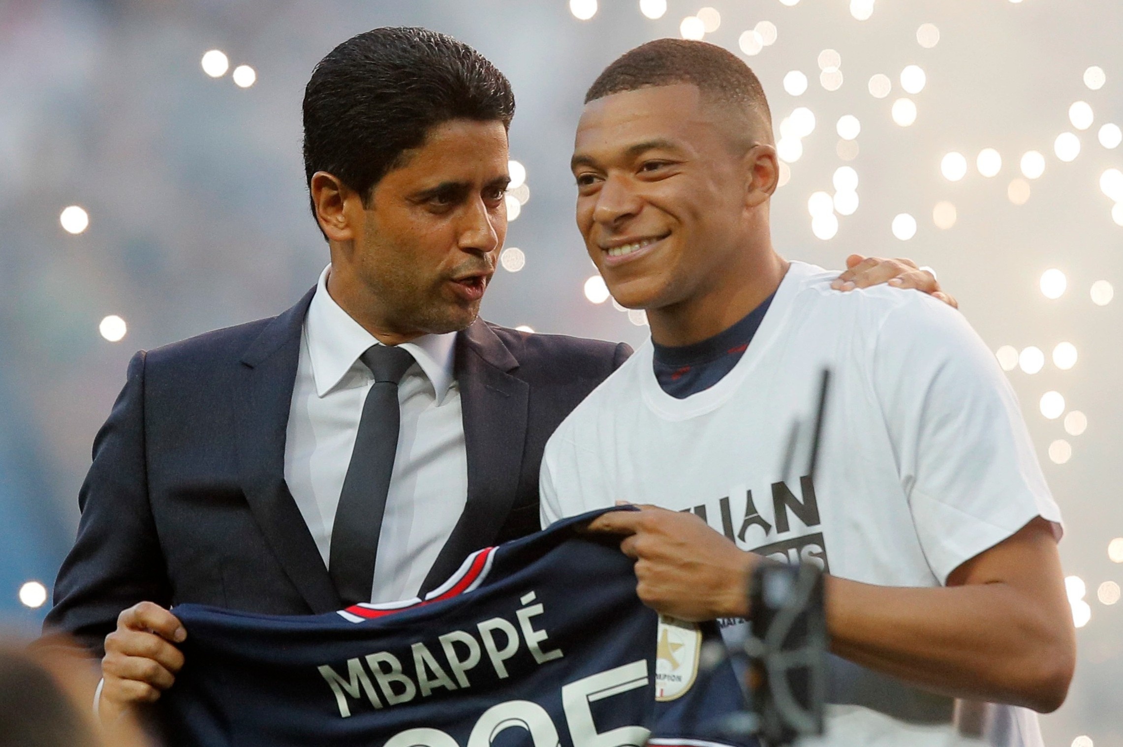 Chu tich Real: 'PSG dua ra de nghi lam Mbappe phat dien' hinh anh