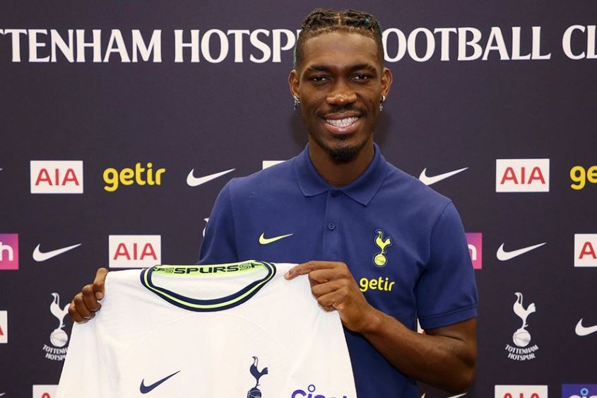 Tottenham chieu mo tien ve bi cao buoc tan cong tinh duc hinh anh