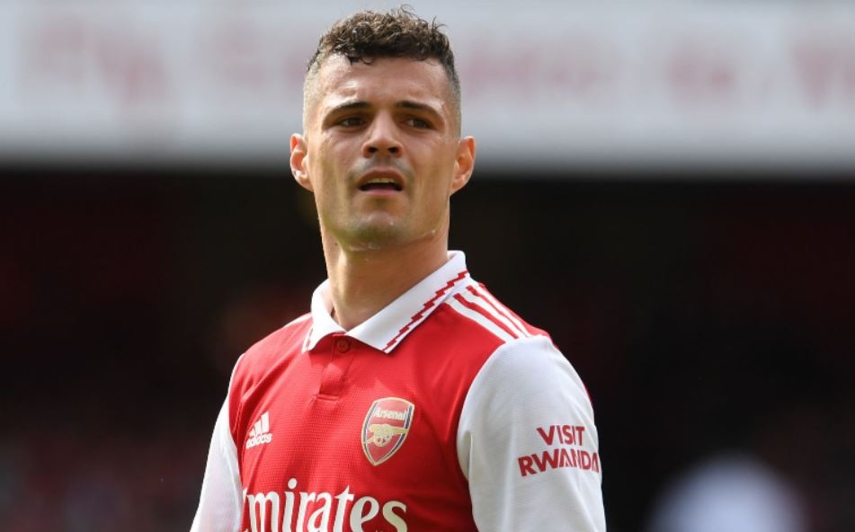 Cau thu Arsenal bi dieu tra dan xep tran dau tai Premier League hinh anh