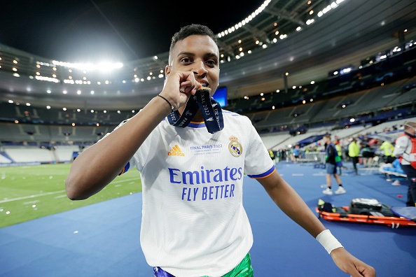 Barca khong dang de Real quan tam anh 1