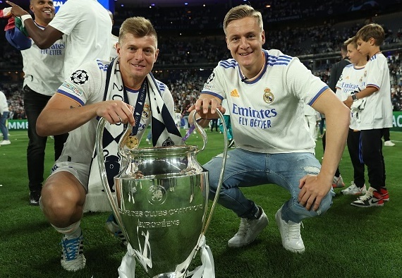 Real Madrid bat ngo truoc dong thai cua Kroos hinh anh