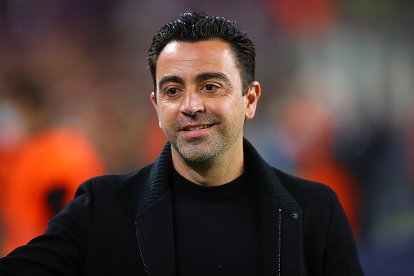 HLV Xavi bat dong voi lanh dao Barca hinh anh