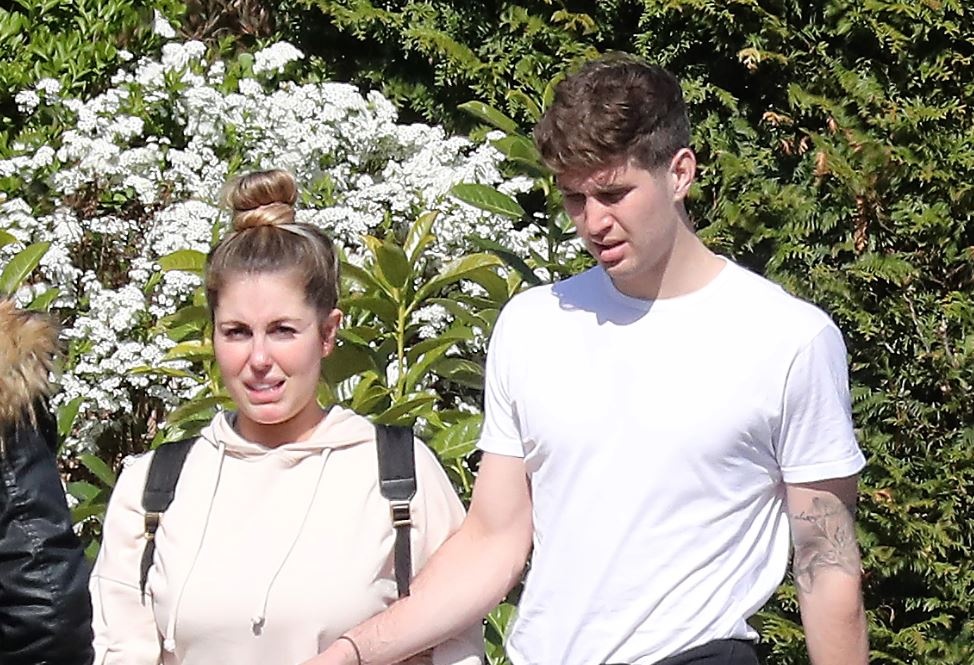 Dan chan dai pha vo hanh phuc gia dinh sao bong da anh 2