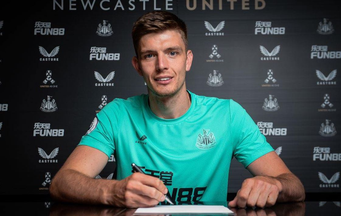 Newcastle mua sam tan tien anh 1