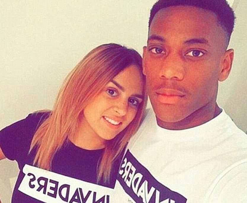 Dan chan dai pha vo hanh phuc gia dinh sao bong da anh 6