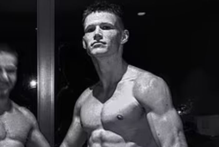 Than hinh co bap cua McTominay hinh anh