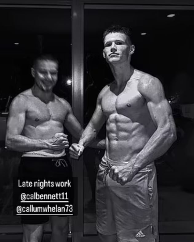 Tien ve Man United lot xac trong ky nghi he anh 1