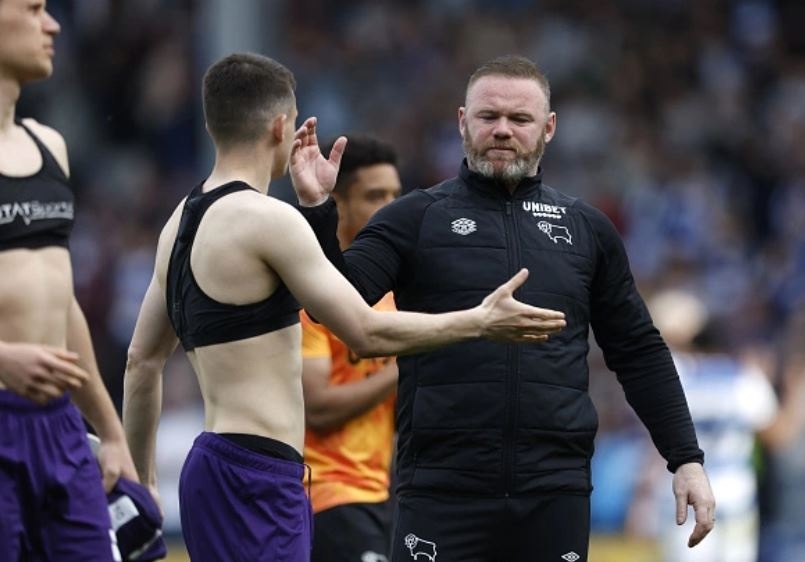 Wayne Rooney tu chuc huan luyen vien Derby County anh 1