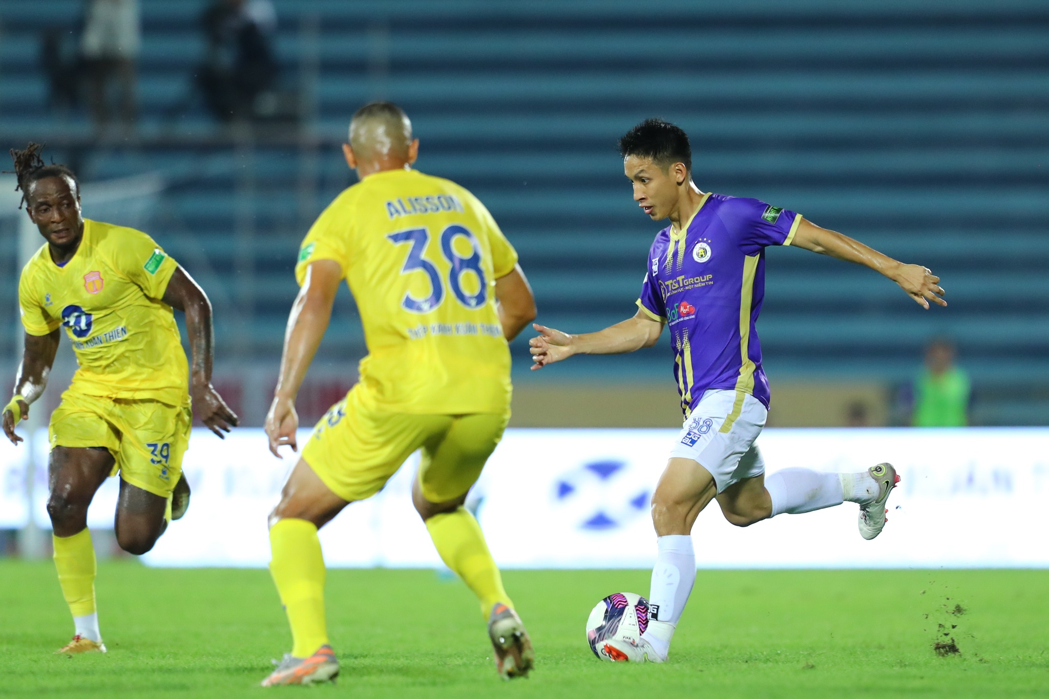 Van Quyet chat vat trong vai tro cau noi anh 5