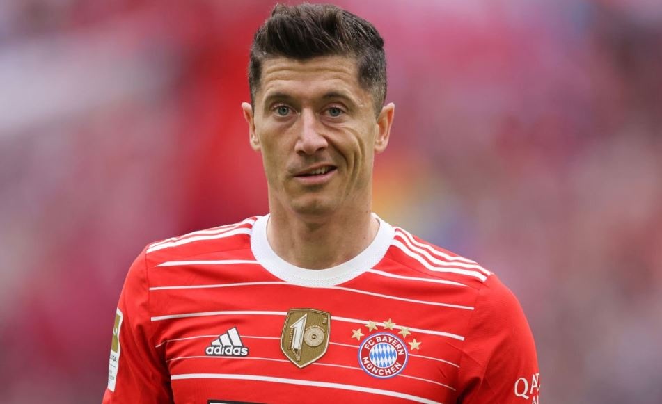 Co hoi cuoi de Lewandowski khoac ao Barcelona hinh anh