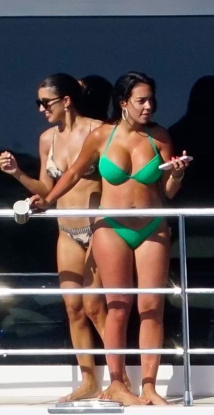 Ronaldo va ban gai than mat tren du thuyen anh 2