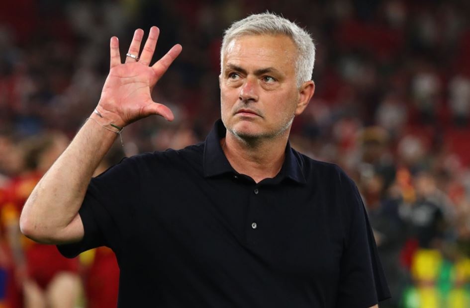 Barcelona noi gian voi AS Roma hinh anh