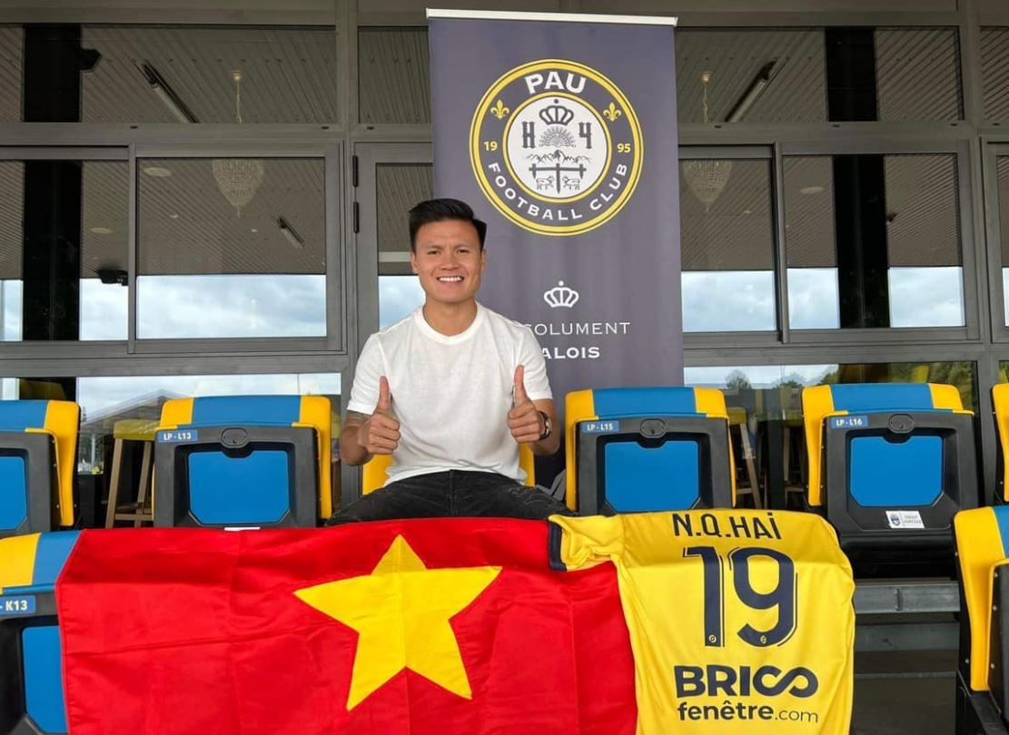 Bao Phap: 'Quang Hai la canh bac cua Pau FC' hinh anh
