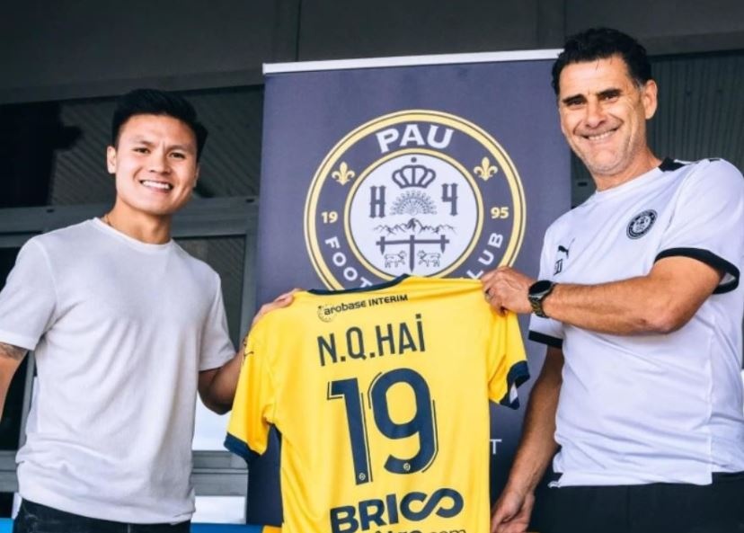 HLV Pau: 'Quang Hai khong giong Messi' hinh anh