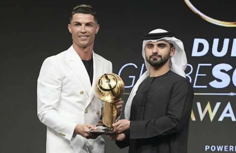 Ronaldo tu choi muc luong ky luc o Saudi Arabia hinh anh