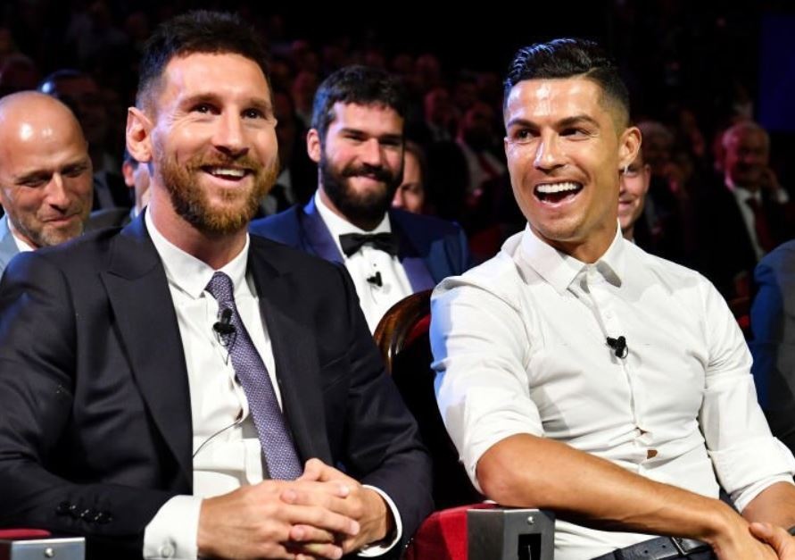 Cascarino: 'Messi la ly do khien Ronaldo muon roi Man United' hinh anh