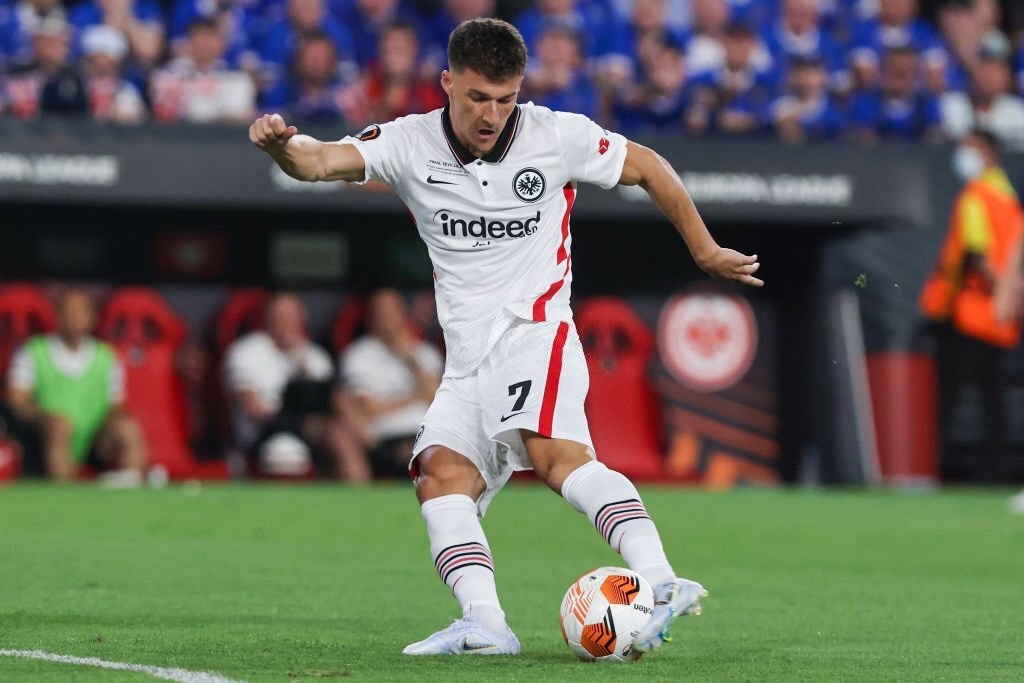 Dan sao chau A khuay dao bong da chau Au mua vua qua anh 4