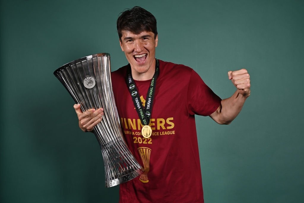 Dan sao chau A khuay dao bong da chau Au mua vua qua anh 6